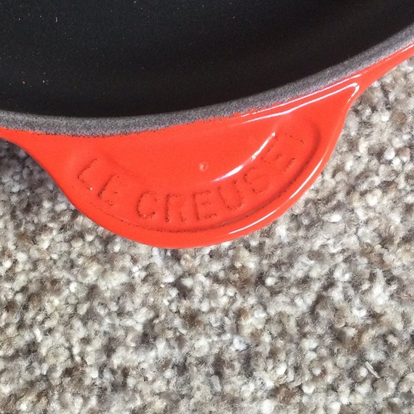 New In Box - Le Creuset 9" Classic Skillet Cherry Red - Picture 5 of 9